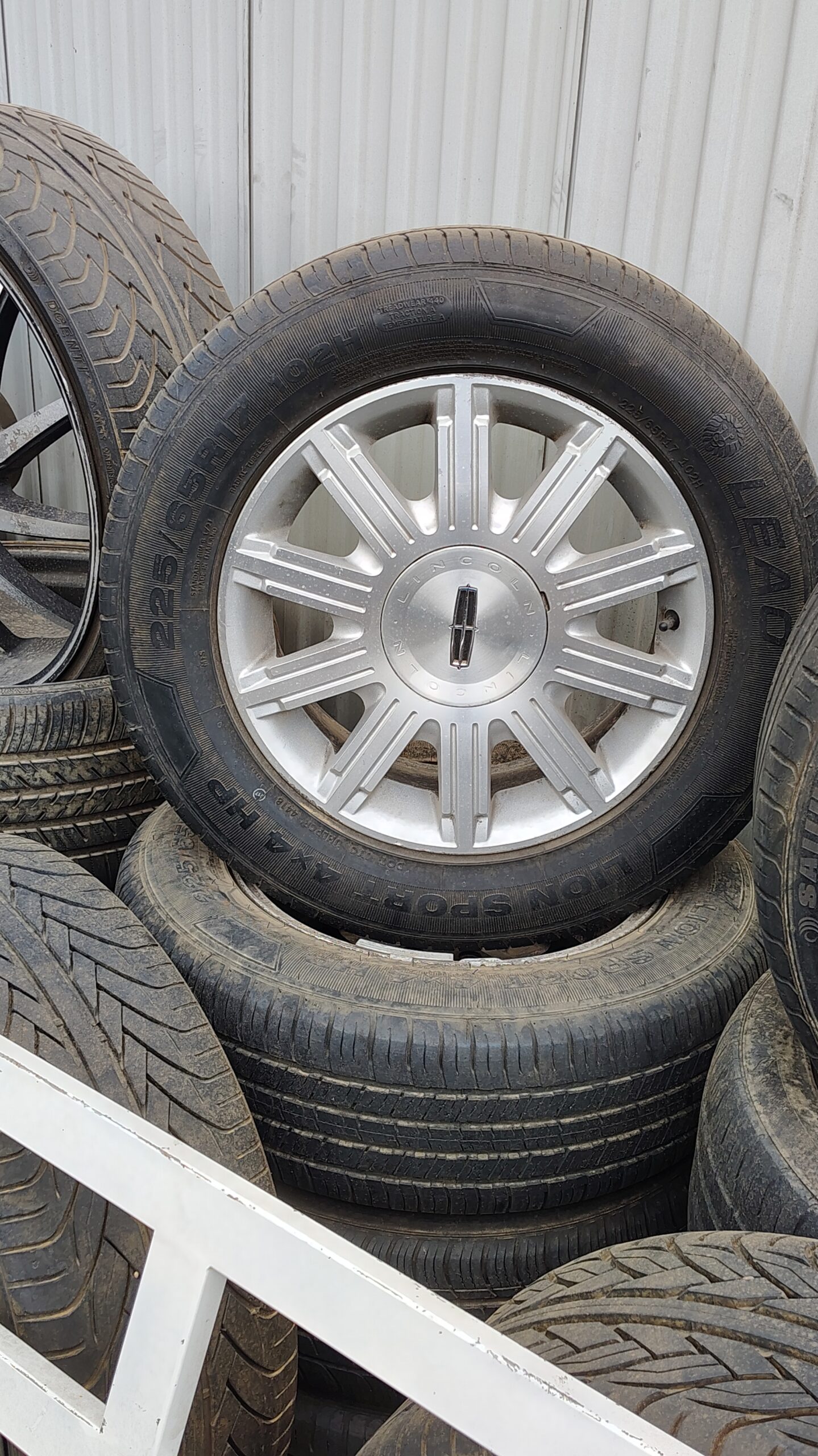 LINCOLN 17″ Town Car (2006 to 2011)